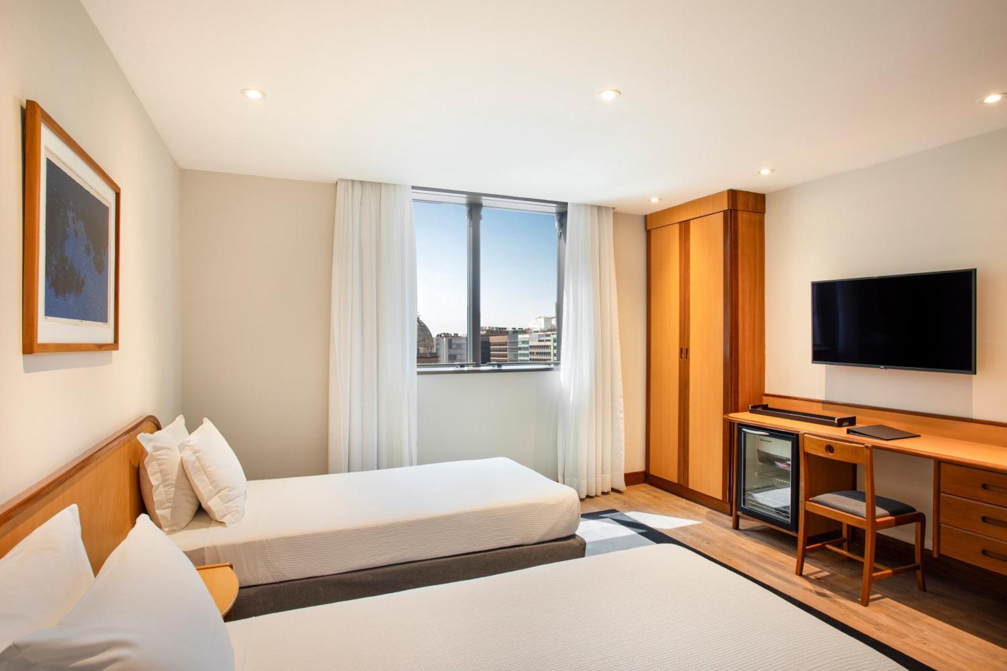 Quarto Luxo com 2 Camas de Solteiro e Vista da Cidade,1615651304:JPEG